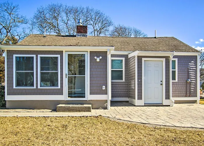 Walk To Shore: Updated Buzzards Bay Cottage!
