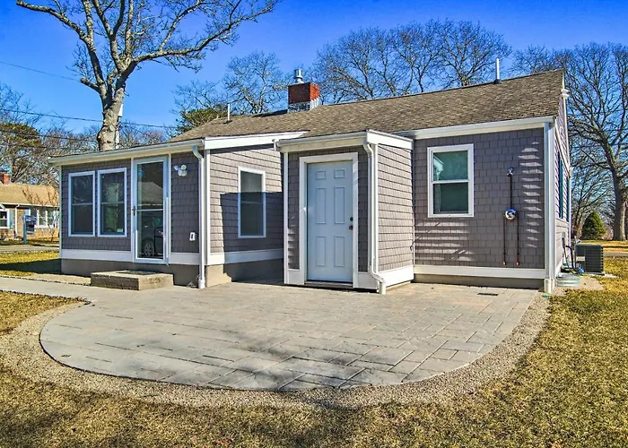 Walk To Shore: Updated Buzzards Bay Cottage!
