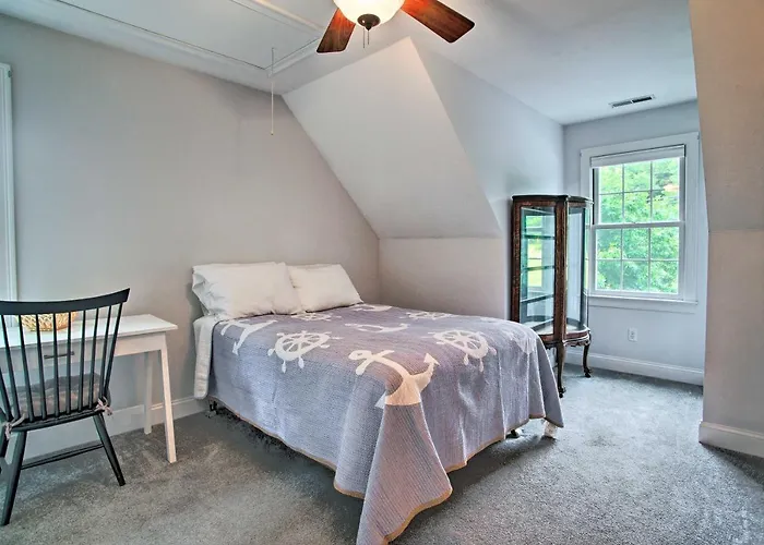 3 Mi To Beaches: Tranquil Cape Cod Escape W/ Deck