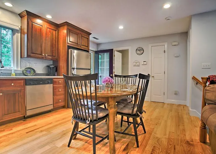 3 Mi To Beaches: Tranquil Cape Cod Escape W/ Deck