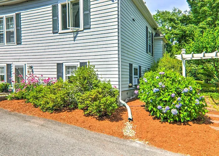 Quaint & Convenient! Cape Cod Apt Near Canal