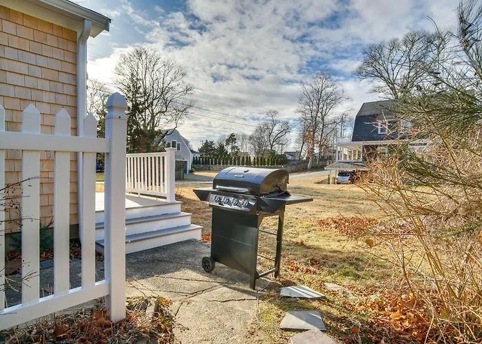 Walk To Monument Beach: Cape Cod Cottage W/ Grill