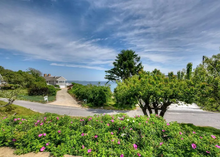 Oceanview Retreat W/ Private Beach Access
