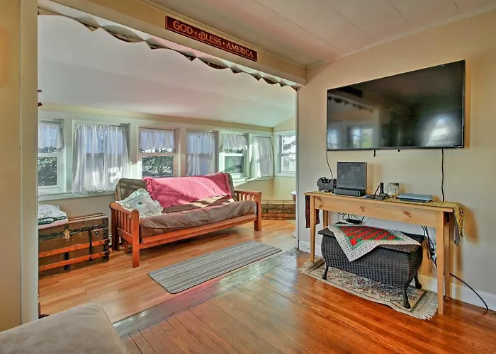 Steps To Cape Cod Canal: Pet-Friendly Home
